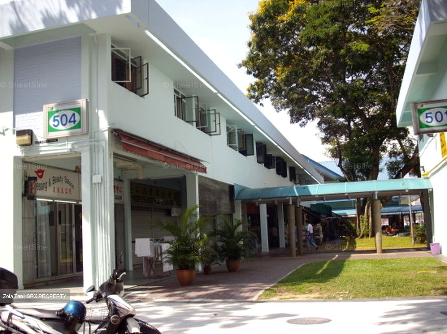West Coast Drive (D5), Retail #444767471